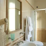 Hotel Fellini A Fontana Di Trevi Roma