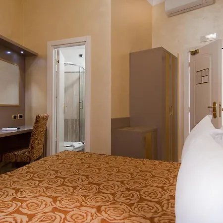 Fellini A Fontana Di Trevi Hotel