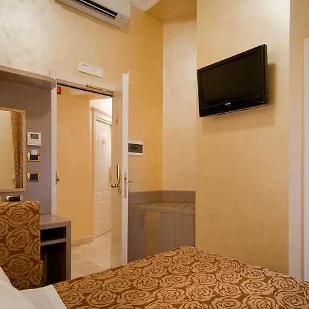 Szálloda Fellini 3*
