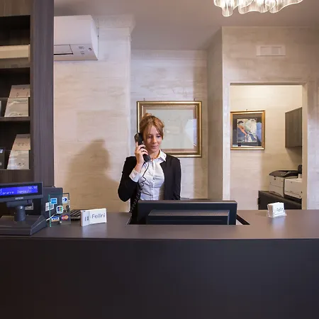 Hotel Fellini A Fontana Di Trevi