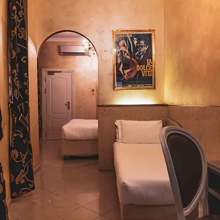 Hotel Fellini A Fontana Di Trevi 3*
