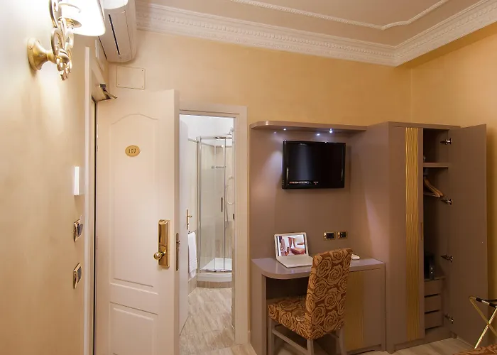 Fellini A Fontana Di Trevi 3* Roma