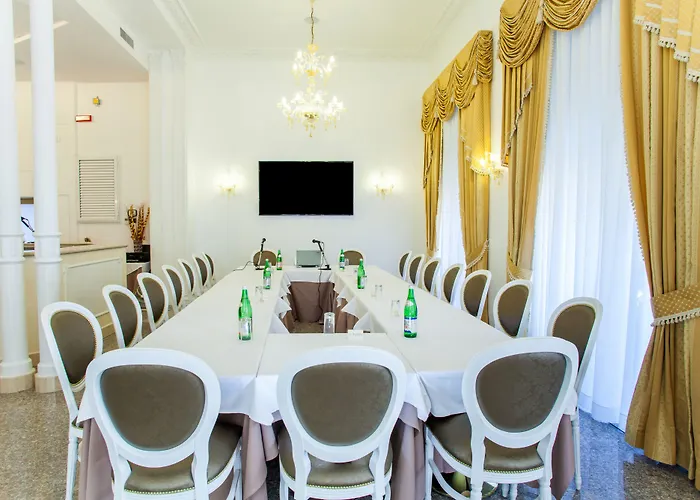 Fellini A Fontana Di Trevi Hotel Roma