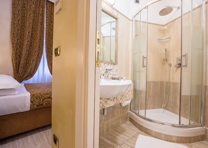 Fellini A Fontana Di Trevi Hotel Roma