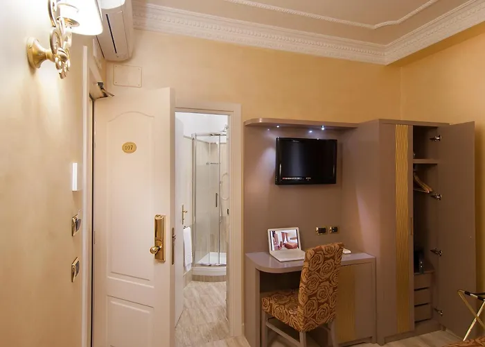 Fellini A Fontana Di Trevi Hotel Roma